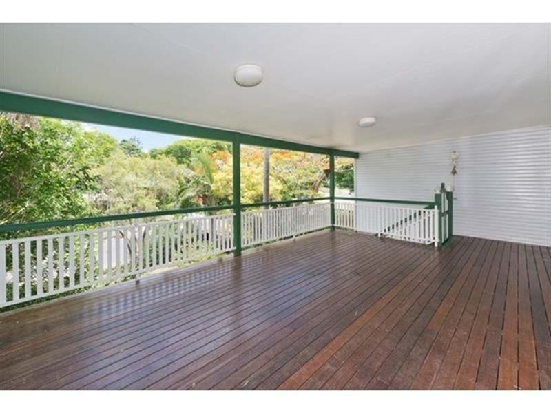 9 Disraeli Street, Indooroopilly QLD 4068