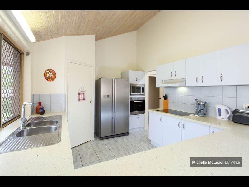 44 Nankoor Street, Chapel Hill QLD 4069