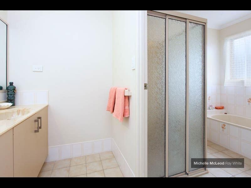 44 Nankoor Street, Chapel Hill QLD 4069