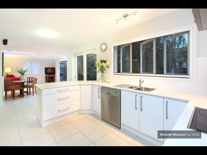 275 Chapel Hill Road, Chapel Hill QLD 4069