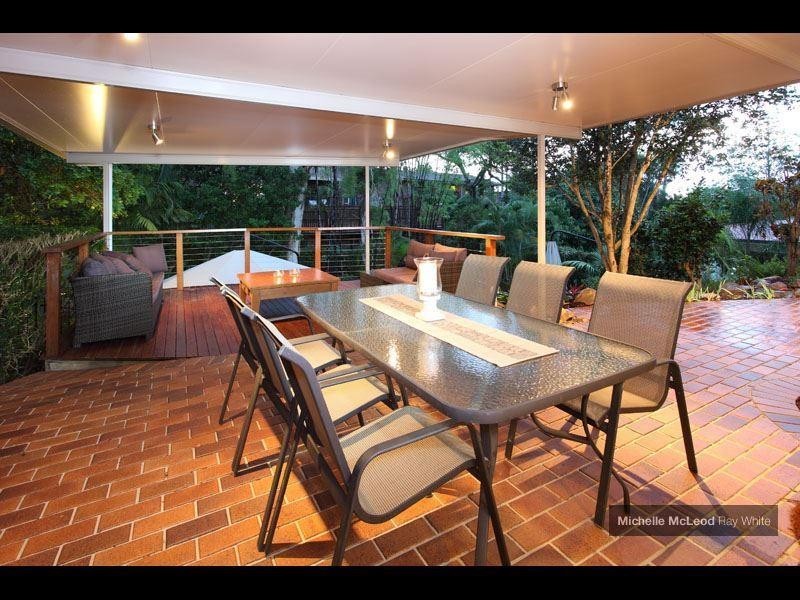 275 Chapel Hill Road, Chapel Hill QLD 4069