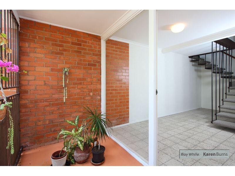 1 Alkina Street, Kenmore QLD 4069