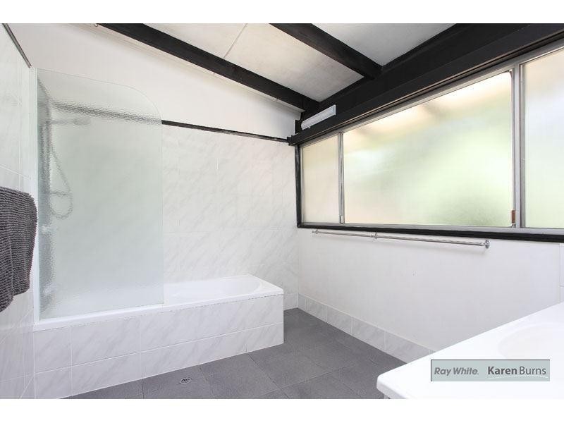 35 Ashburton Street, Chapel Hill QLD 4069