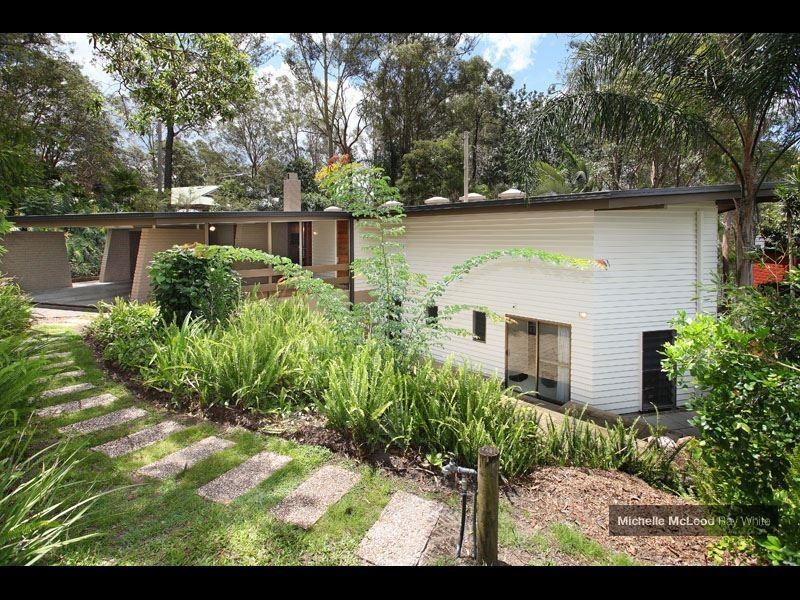 24 Ludlow Street, Chapel Hill QLD 4069