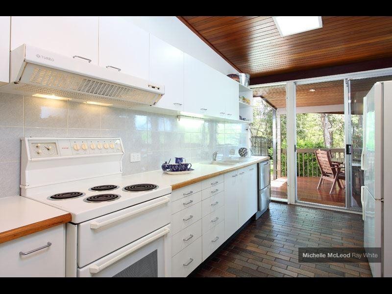 24 Ludlow Street, Chapel Hill QLD 4069