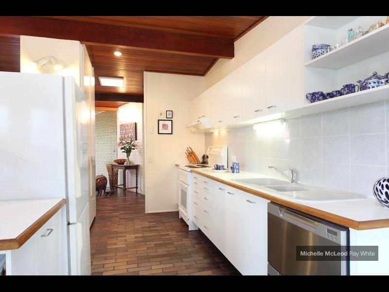 24 Ludlow Street, Chapel Hill QLD 4069