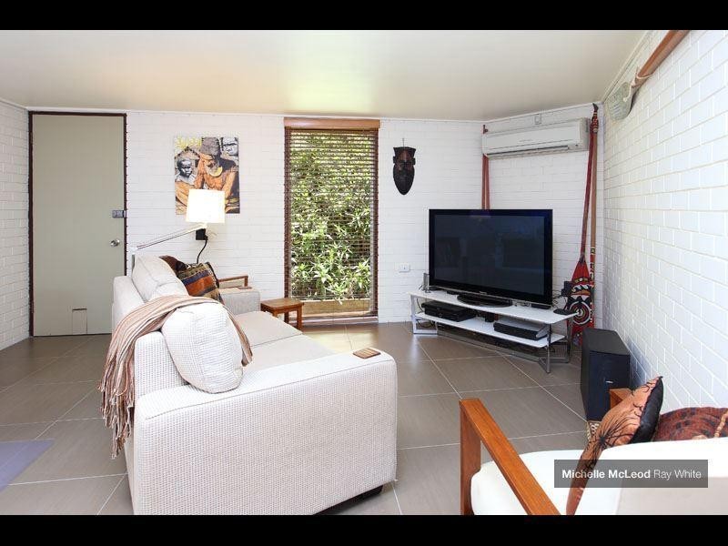 24 Ludlow Street, Chapel Hill QLD 4069