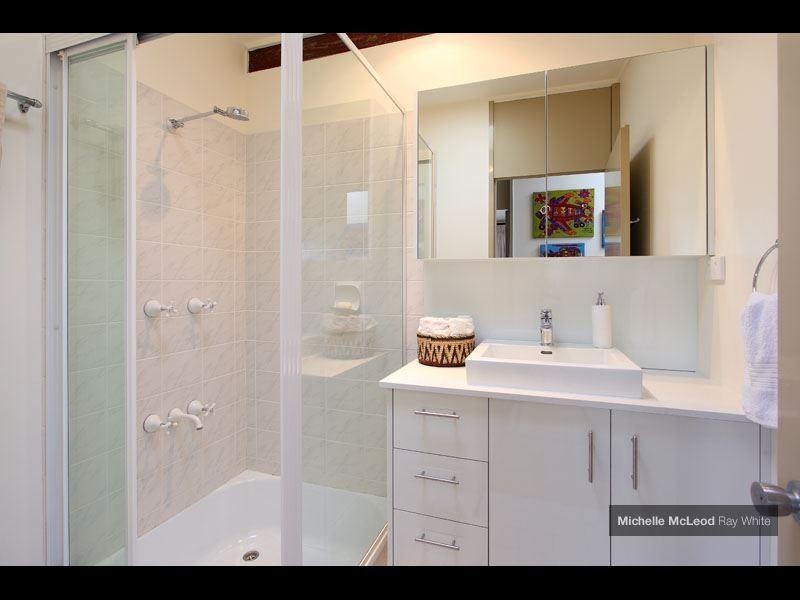 24 Ludlow Street, Chapel Hill QLD 4069