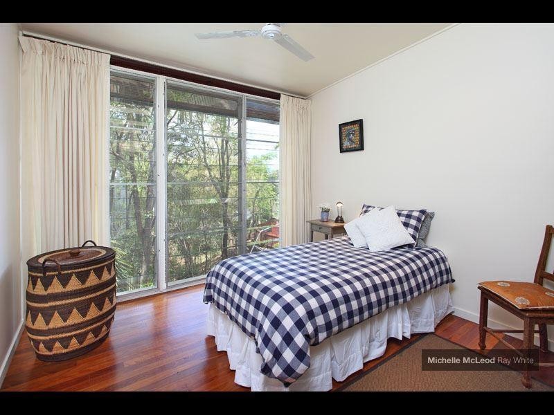 24 Ludlow Street, Chapel Hill QLD 4069