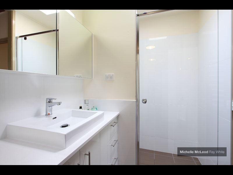 24 Ludlow Street, Chapel Hill QLD 4069
