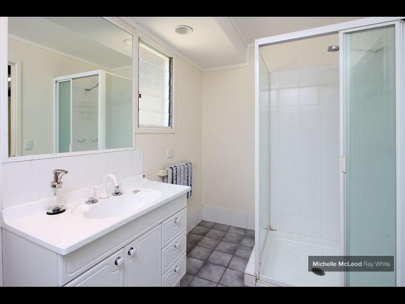 24 Ludlow Street, Chapel Hill QLD 4069