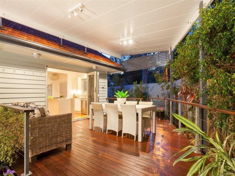 4 Raglan Street, St Lucia QLD 4067