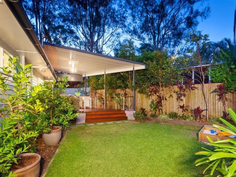 4 Raglan Street, St Lucia QLD 4067