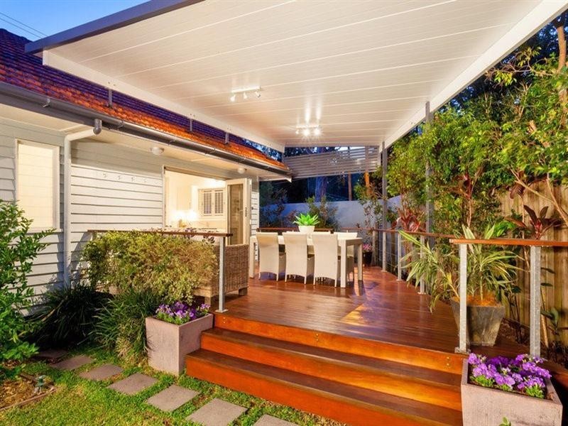 4 Raglan Street, St Lucia QLD 4067