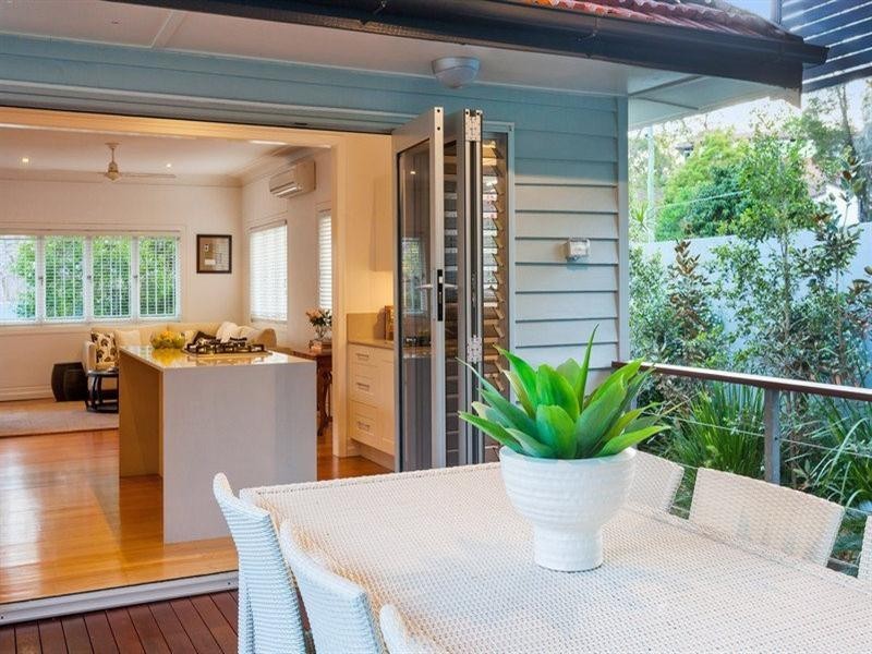 4 Raglan Street, St Lucia QLD 4067