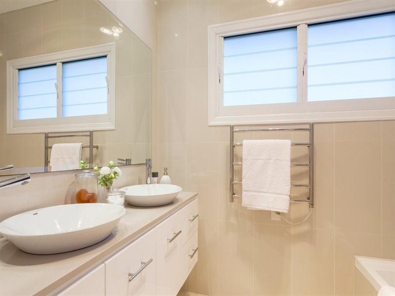 4 Raglan Street, St Lucia QLD 4067