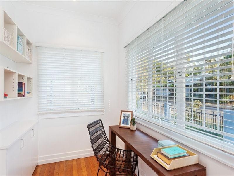 4 Raglan Street, St Lucia QLD 4067