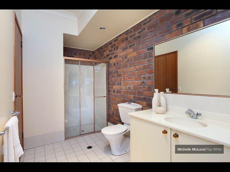 9 Spinkbrae Street, Fig Tree Pocket QLD 4069