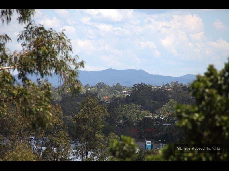 9 Spinkbrae Street, Fig Tree Pocket QLD 4069