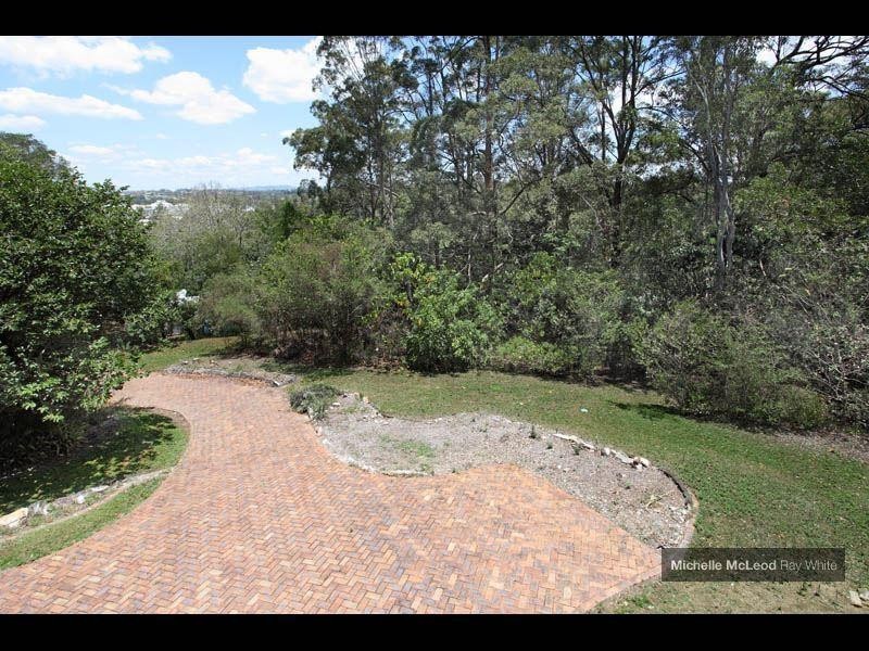 9 Spinkbrae Street, Fig Tree Pocket QLD 4069