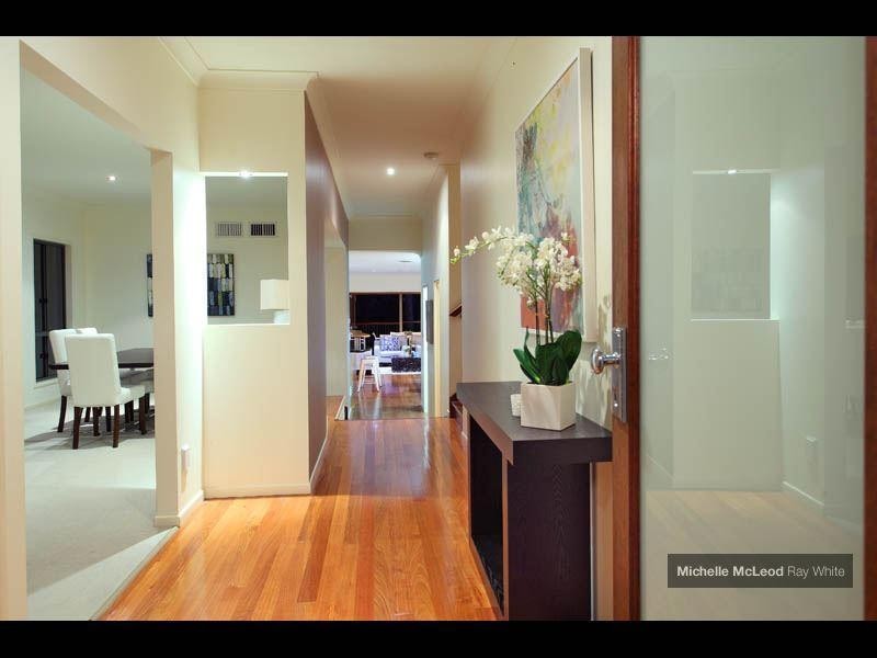 15 Grevillea Close, Chapel Hill QLD 4069