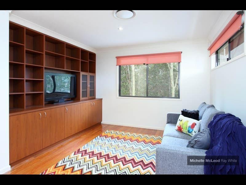 15 Grevillea Close, Chapel Hill QLD 4069