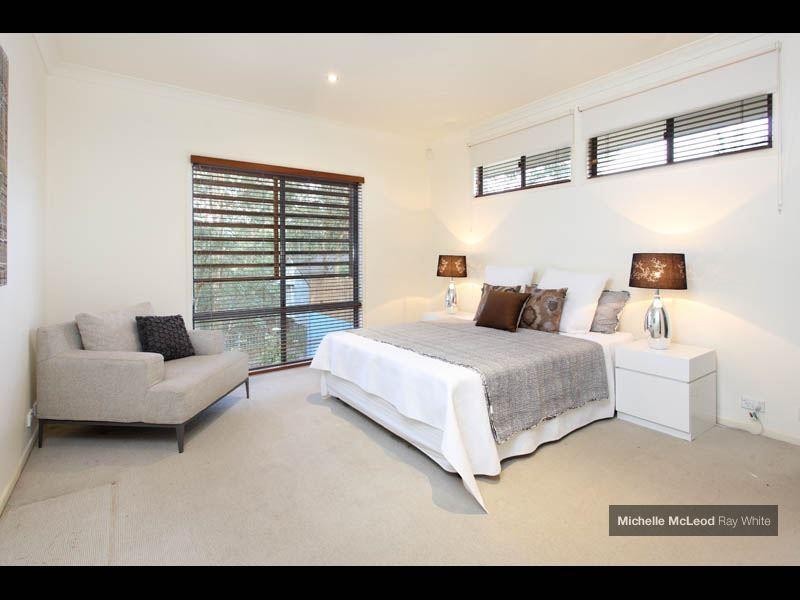 15 Grevillea Close, Chapel Hill QLD 4069