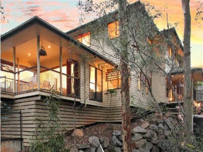 15 Grevillea Close, Chapel Hill QLD 4069