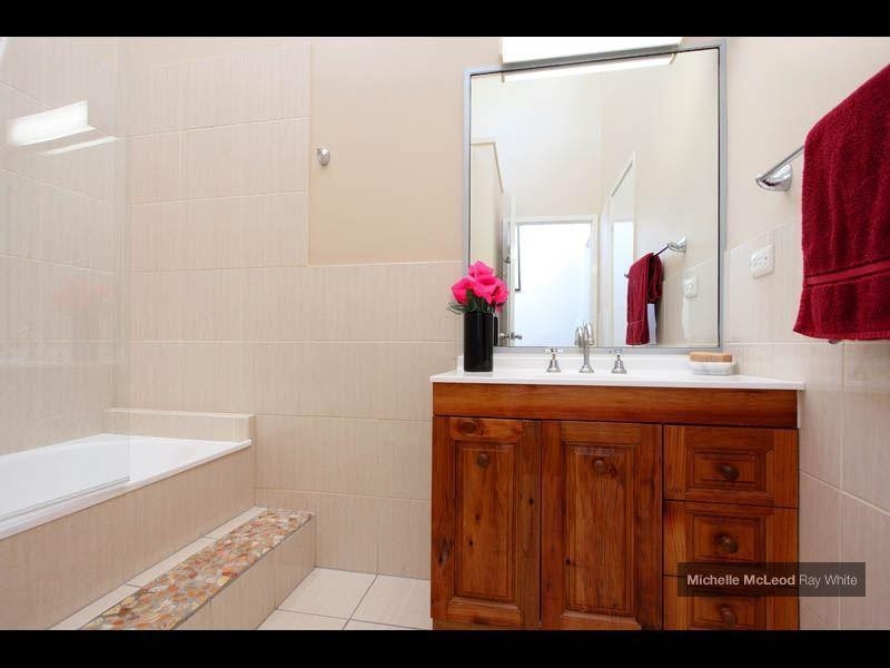 65 Chapel Hill Road, Chapel Hill QLD 4069