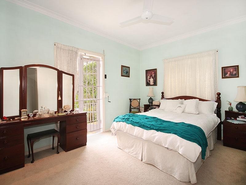 7 Essex Road, Indooroopilly QLD 4068