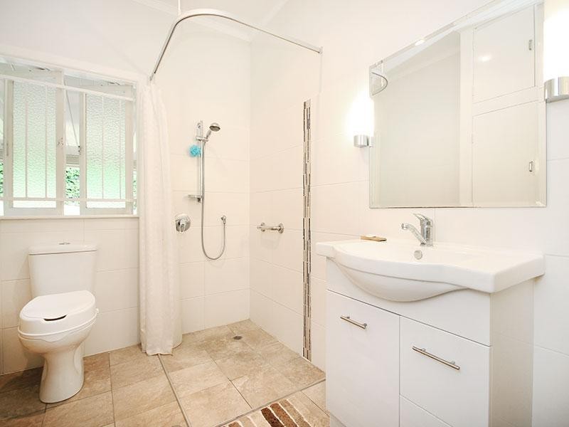 7 Essex Road, Indooroopilly QLD 4068