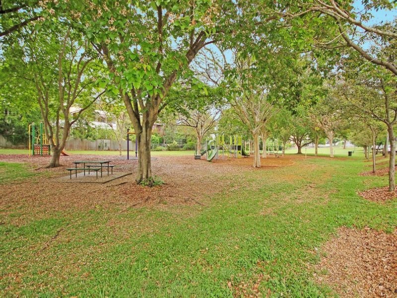 7 Essex Road, Indooroopilly QLD 4068