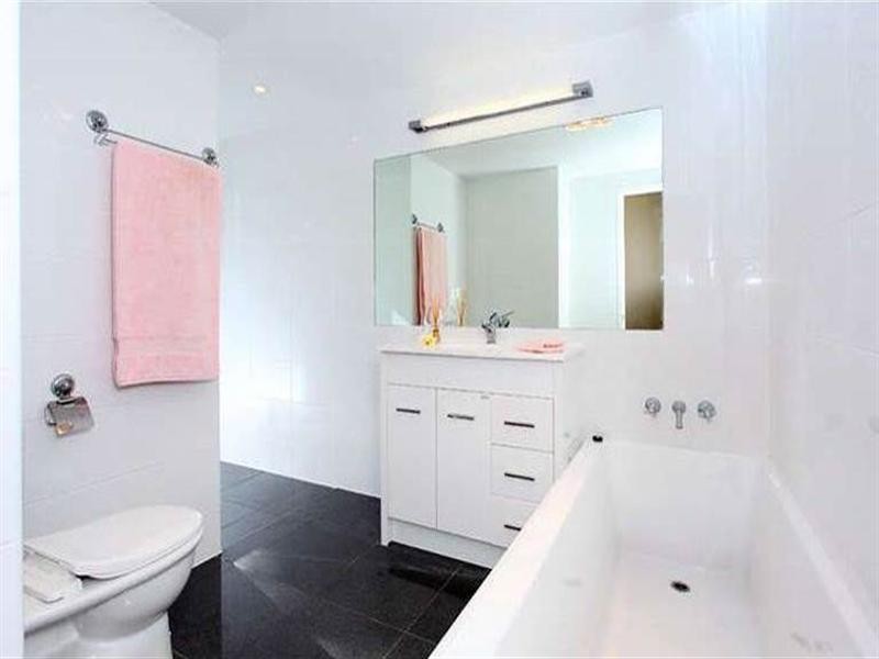 77 Sunset Road, Kenmore QLD 4069