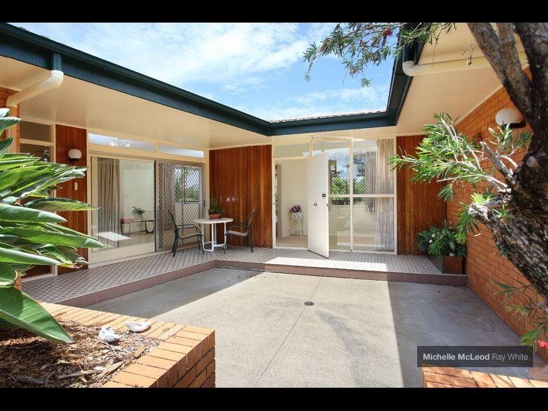 118 Burbong Street, Chapel Hill QLD 4069