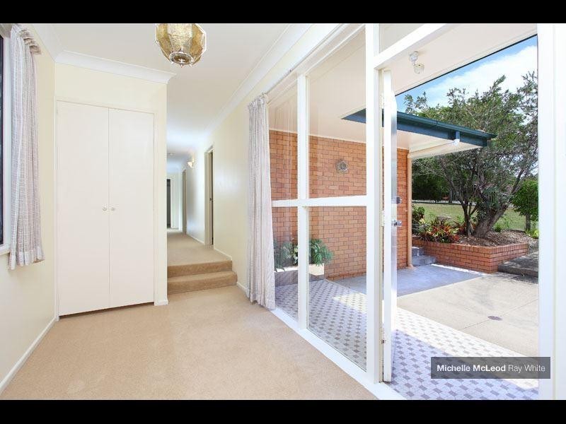 118 Burbong Street, Chapel Hill QLD 4069