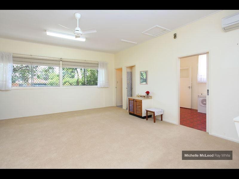 118 Burbong Street, Chapel Hill QLD 4069