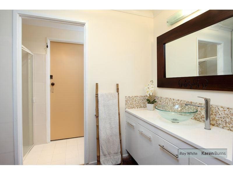 11 Wyndarra Street, Kenmore QLD 4069