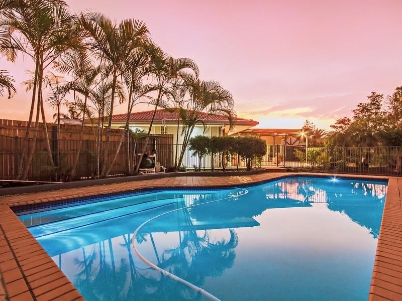 33 Loffs Road, Mount Ommaney QLD 4074