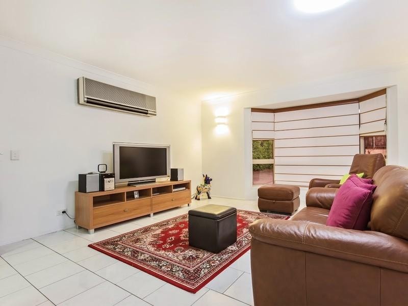 33 Loffs Road, Mount Ommaney QLD 4074