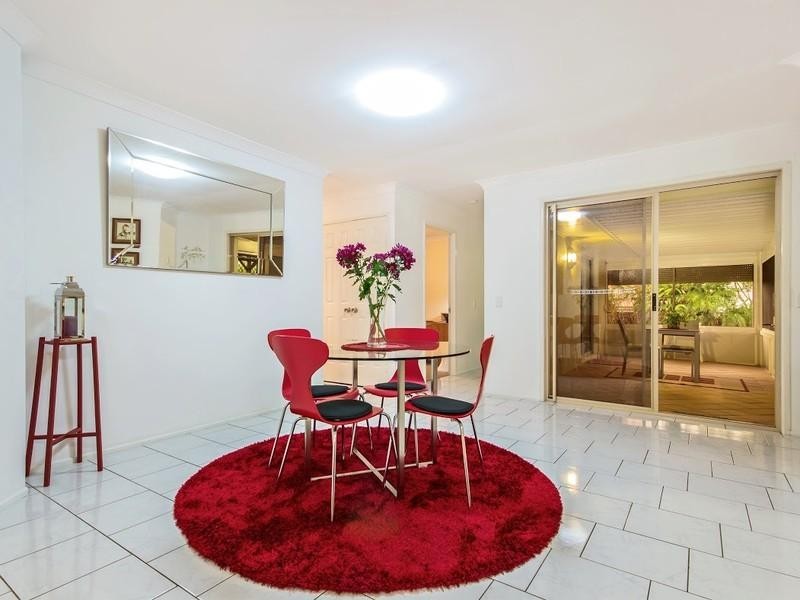 33 Loffs Road, Mount Ommaney QLD 4074