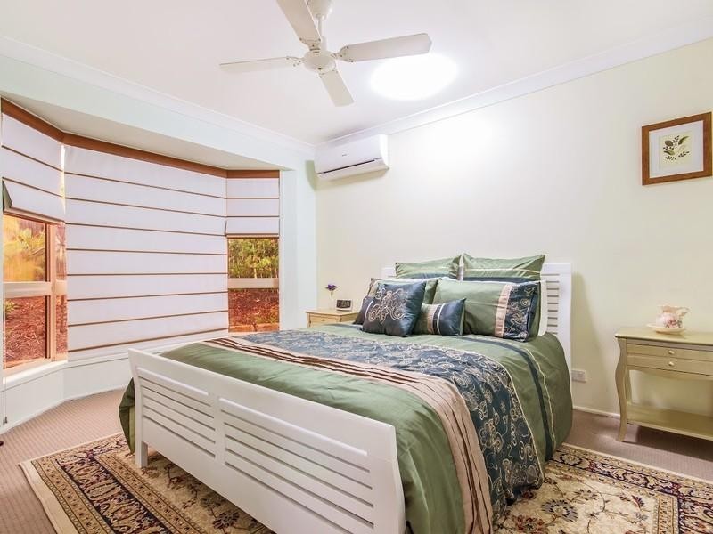 33 Loffs Road, Mount Ommaney QLD 4074