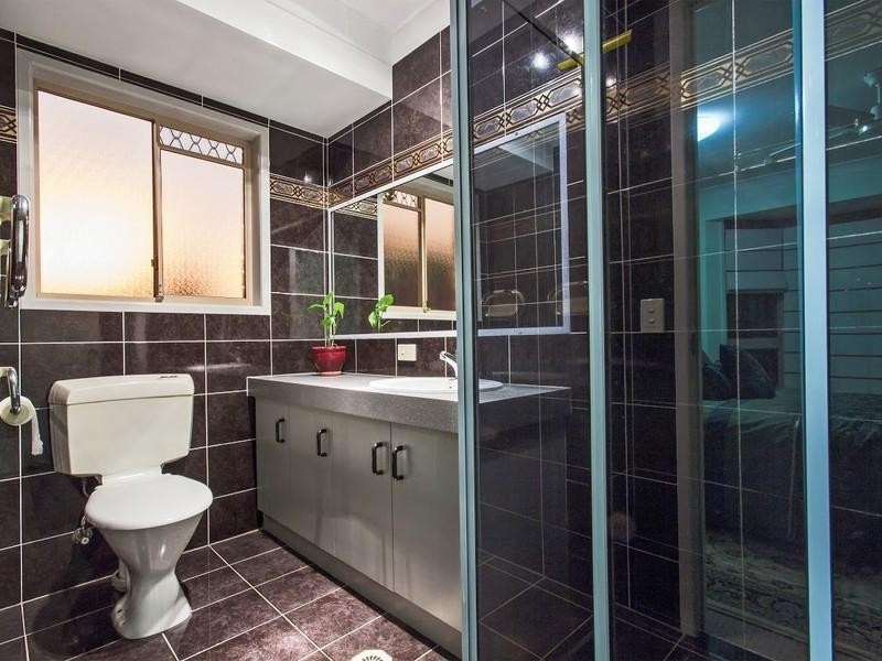 33 Loffs Road, Mount Ommaney QLD 4074