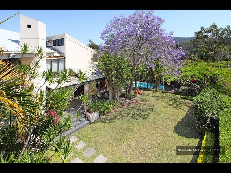 7 Columbia Street, Chapel Hill QLD 4069