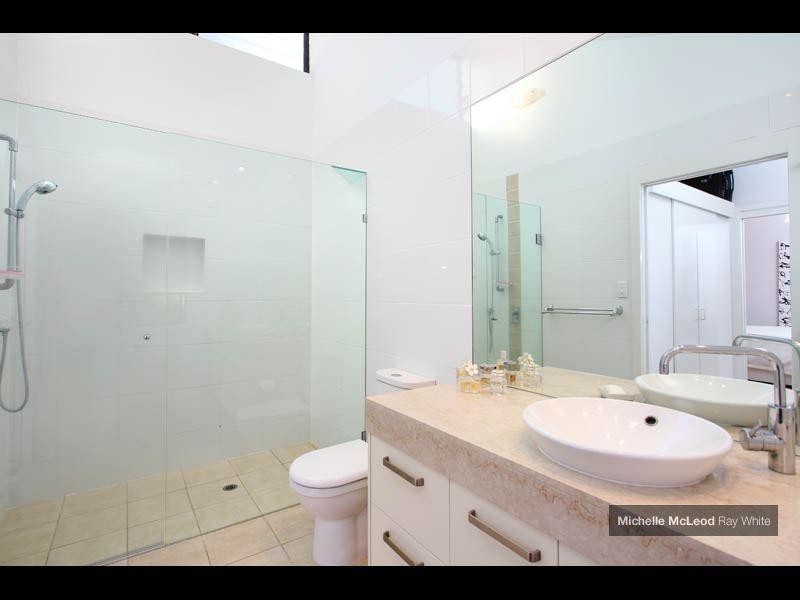 7 Columbia Street, Chapel Hill QLD 4069