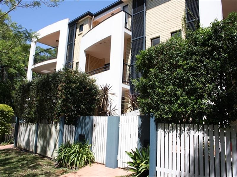 3/177 Macquarie Street, St Lucia QLD 4067