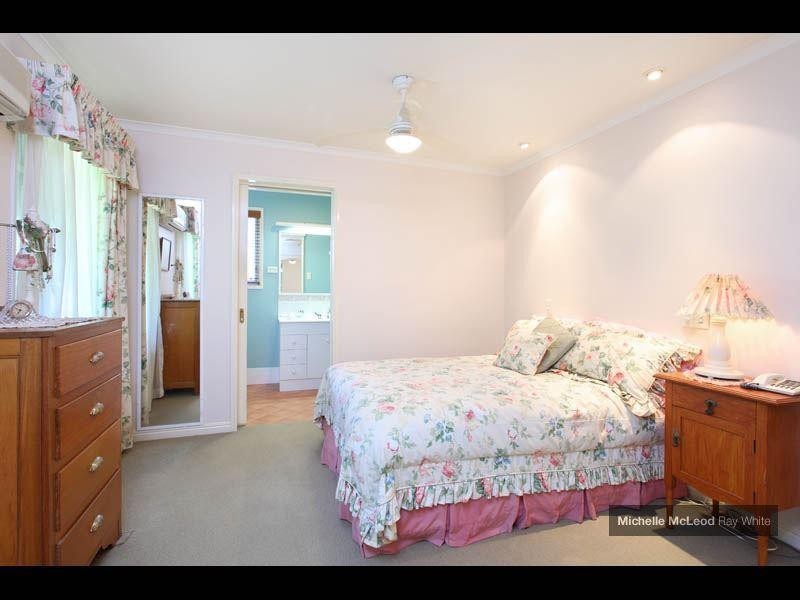 36 Brookfield Road, Kenmore QLD 4069