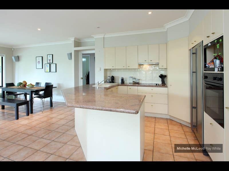 62 Nolan Rise, Brookfield QLD 4069