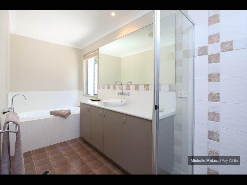 25 Lomandra Place, Chapel Hill QLD 4069