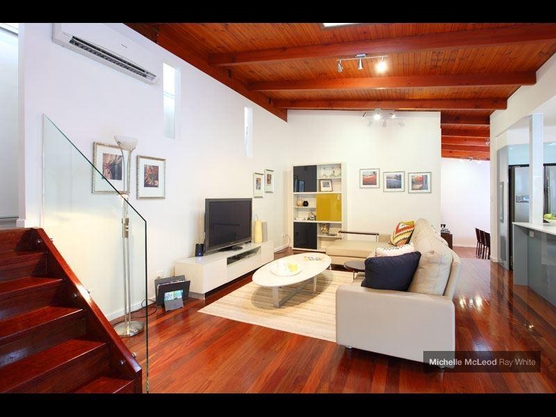 18 Marmindie Street, Chapel Hill QLD 4069