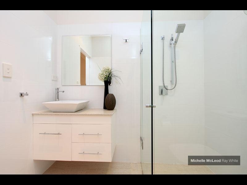 18 Marmindie Street, Chapel Hill QLD 4069